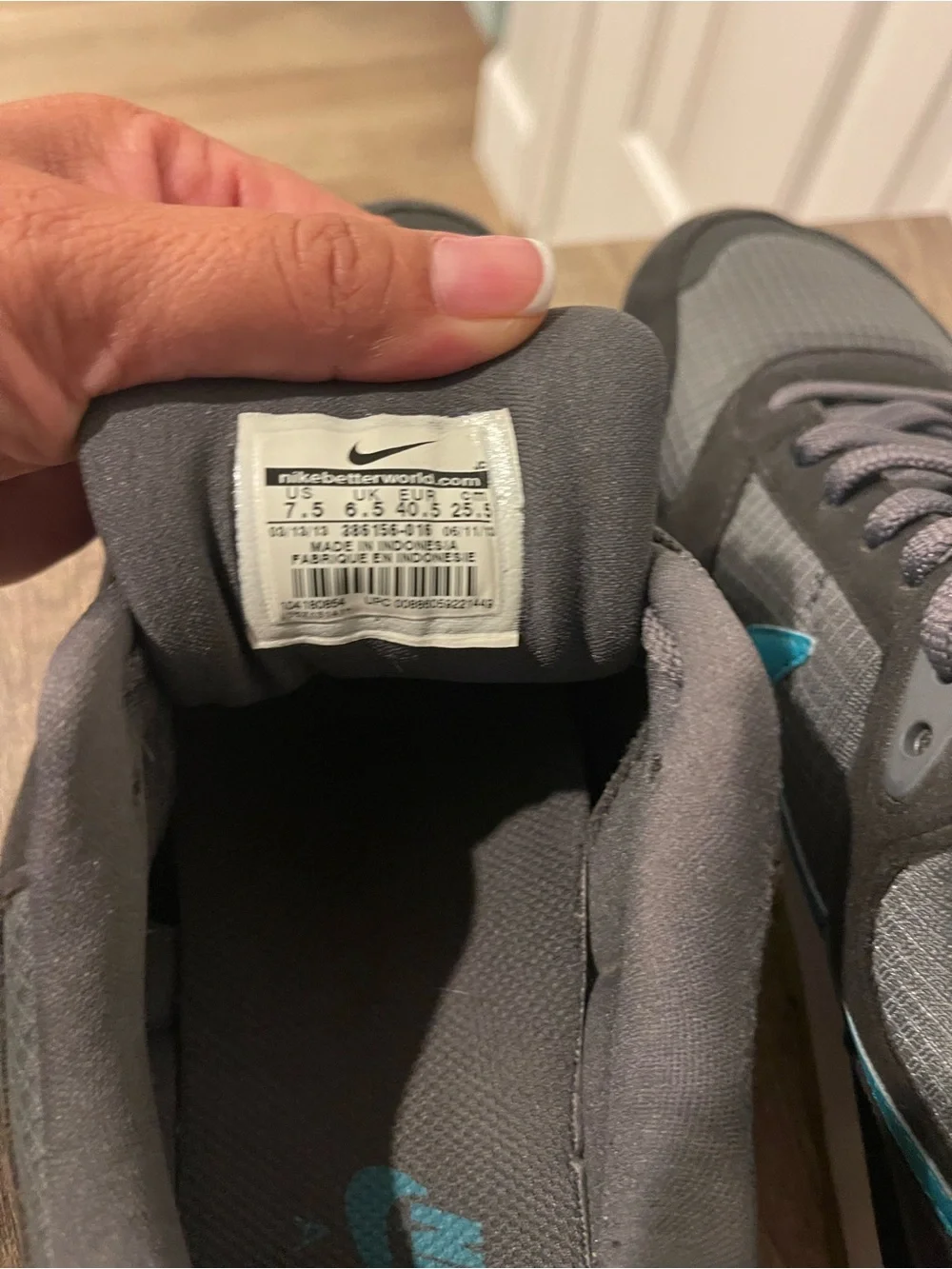 Nike women’s Gray & Teal Sneakers